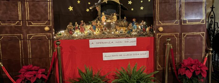 Il presepe 2024 a Gesù Nazareno, con le porte che simboleggiano l'Anno Santo